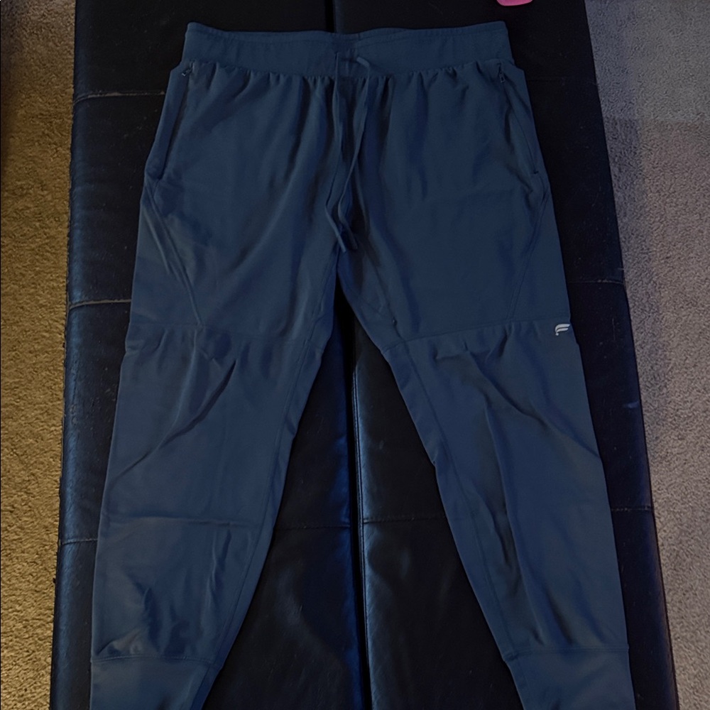 Fabletics Men's Dark Gray Altitude Slim-Fit Jogger